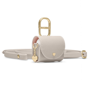 Hülle Spigen Apple CYRILL MINI-TASCHE AIRPODS 4 DUNKELBEIGE